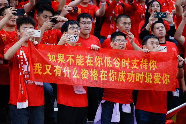 河南vs海牛首发：5外援PK2外援，钟义浩、罗森文先发，邝兆镭替补